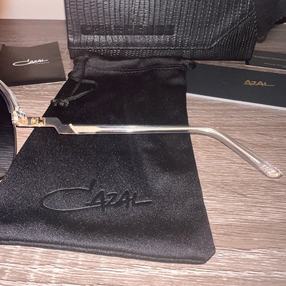Cazal 9085 Crystal/Gold/Blue Gradient Aviator - Picture 6 of 8